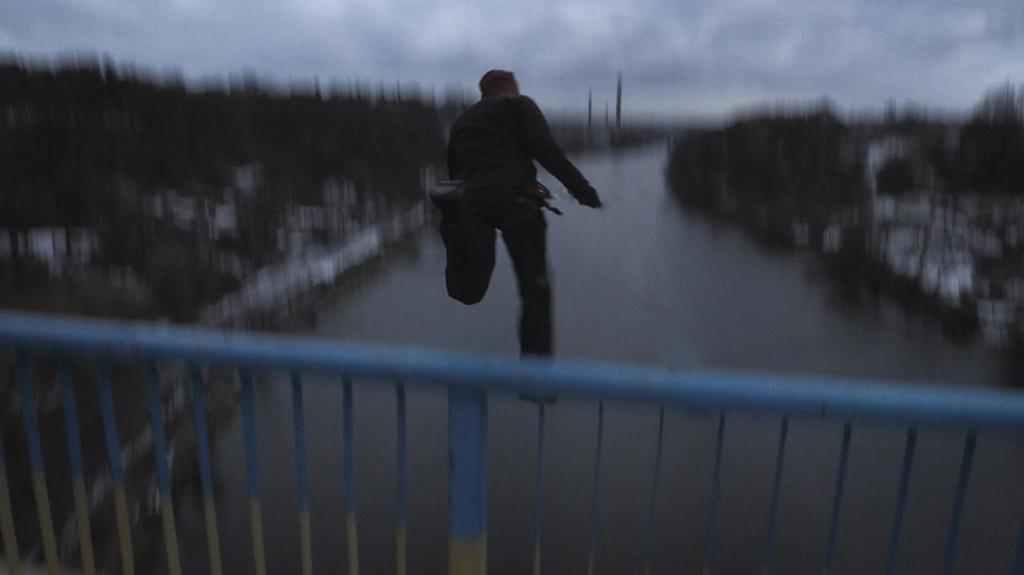 У Кременчуці патрульні відмовили чоловіка стрибати з мосту