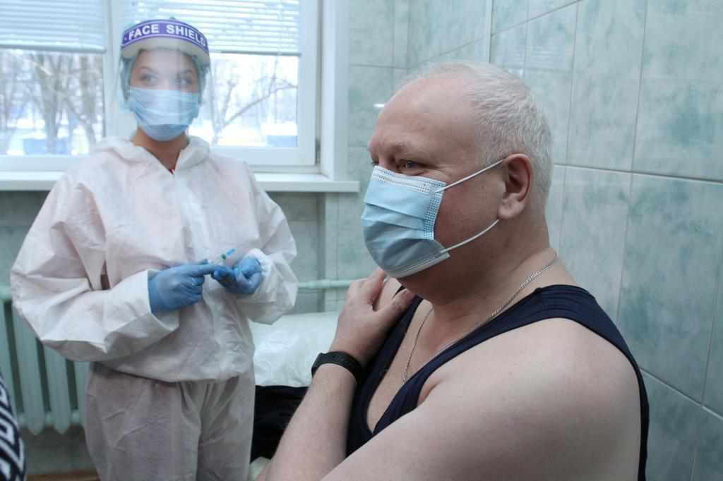 Вакцинація від коронавірусу на Полтавщині: відомо скільки медиків щепили