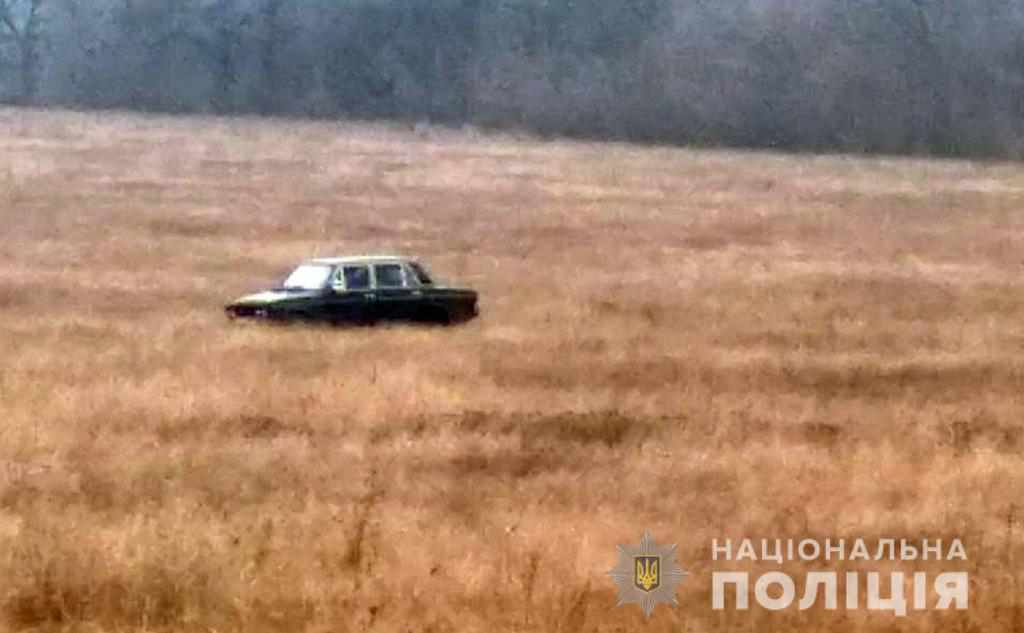 На Полтавщині чоловік погрожував підірвати себе разом з автомобілем. ФОТО