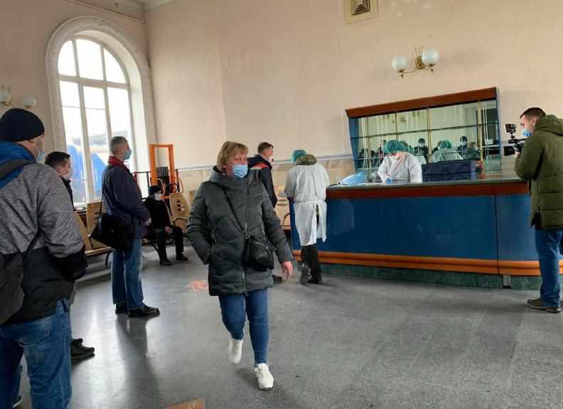 До Полтави прибув поїзд «Рахів-Харків»: чи виявили COVID-19 серед пасажирів