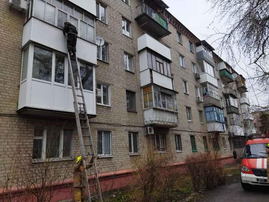 У Кременчуці з квартири визволяли жінку, яка потребувала медичної допомоги