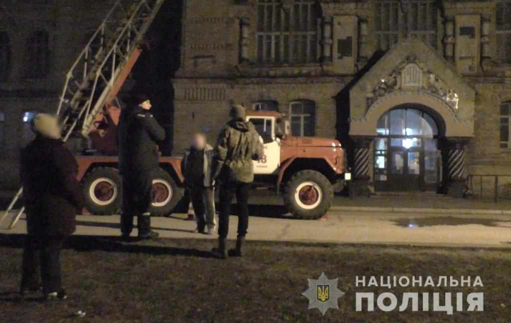 У Лубнах чоловік хотів телепортуватися з даху школи додому