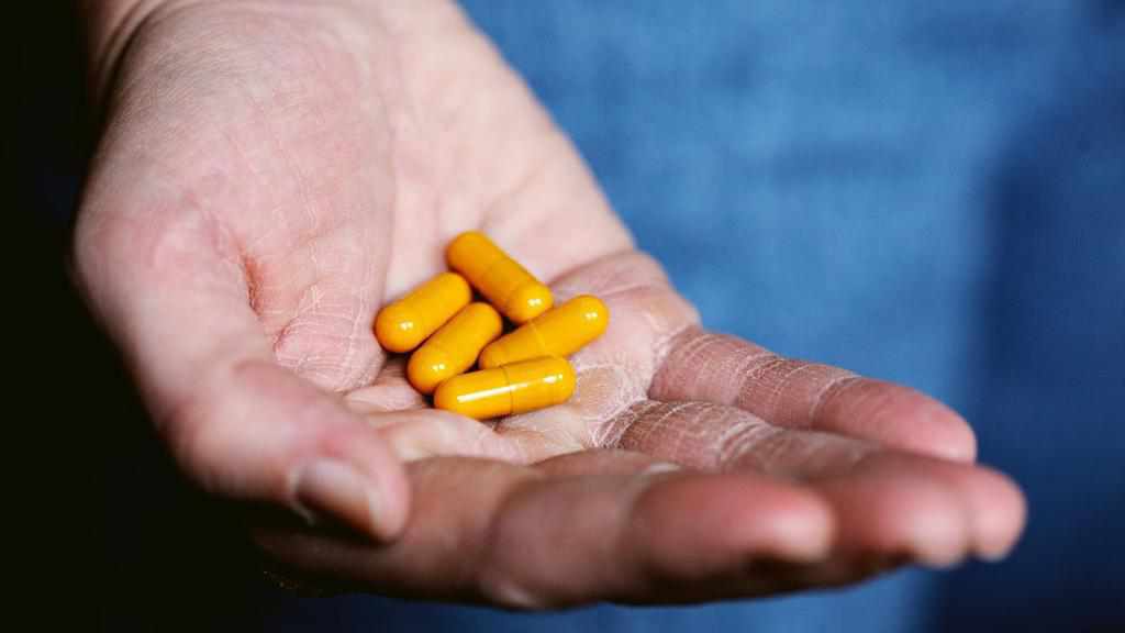 Компанія Pfizer розпочала випробування таблеток від коронавірусу на людях