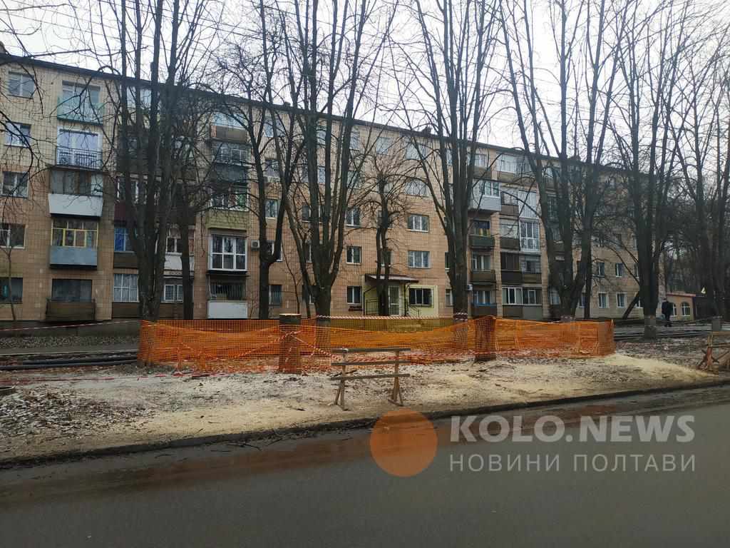 У Полтаві на місці, де загинула комунальниця, почнуть ремонтувати колектор