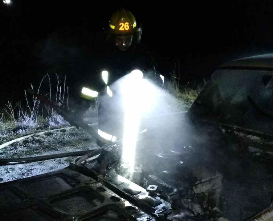 На Полтавщині горіло припарковане біля узбіччя авто