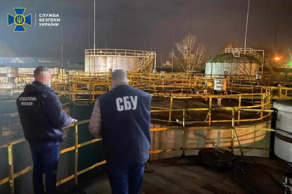 Збували нелегальний бензин та дизпаливо сумнівної якості: СБУ та прокуратура Полтавської області викрили схему
