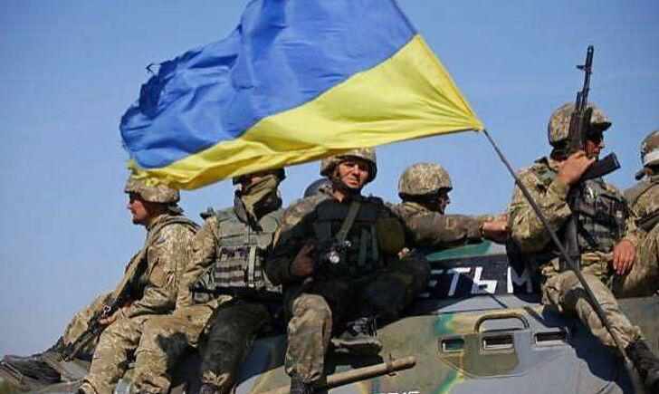 Окупанти продовжують обстрілювати позиції українських захисників: один військовий загинув
