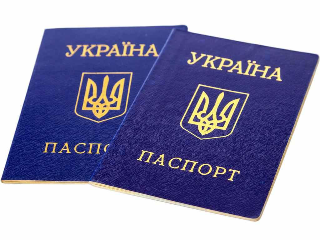 За подвійне громадянство хочуть позбавляти депутатського мандату