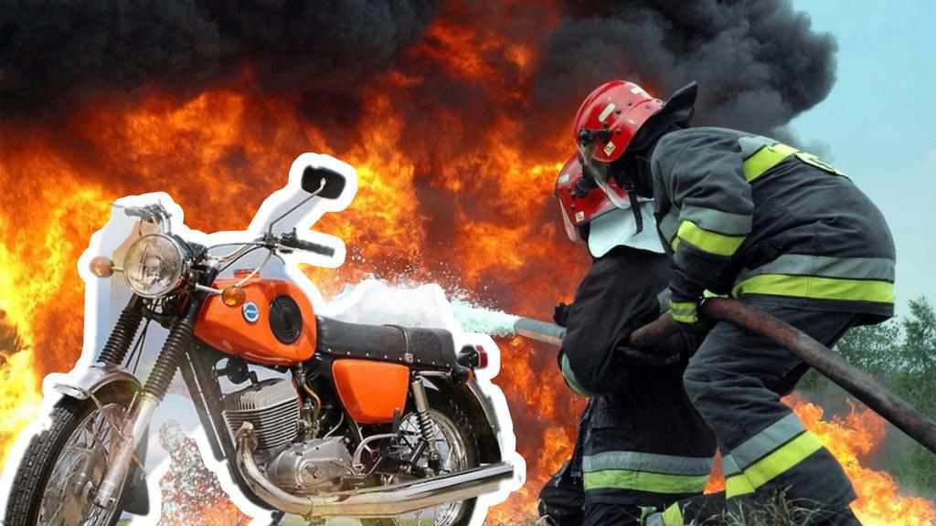 У Лубнах згоріли три спортивні мотоцикли