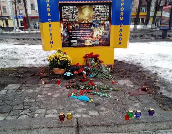 У Полтаві поліція перевіряла пошкодження меморіалів «Героїв Майдану» та «Небесної сотні»