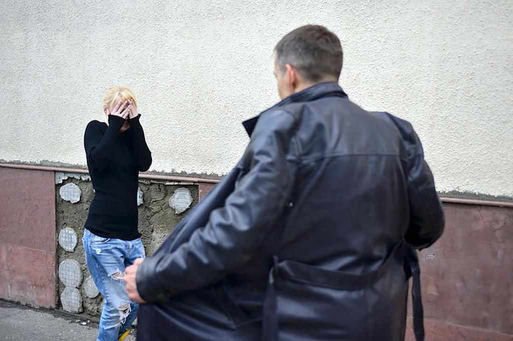 Полтавська поліція відпустила чоловіка схожого на того, що ганявся за дітьми зі спущеними штанами: пояснили чому
