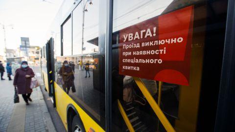 Громадський транспорт на Полтавщині: хто їздитиме за перепустками