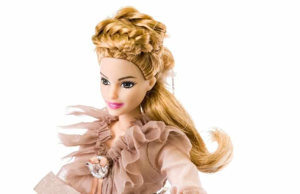 Лялька Barbie в образах видатних полтавок: мережа дитячих магазинів оголосила конкурс