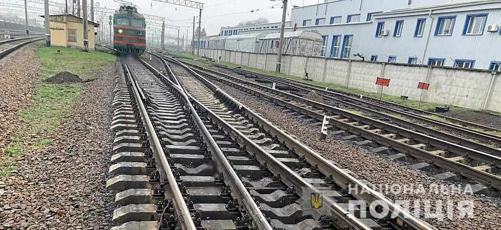 Поліція встановлює особу чоловіка, тіло якого знайшли на станції в Гребінці