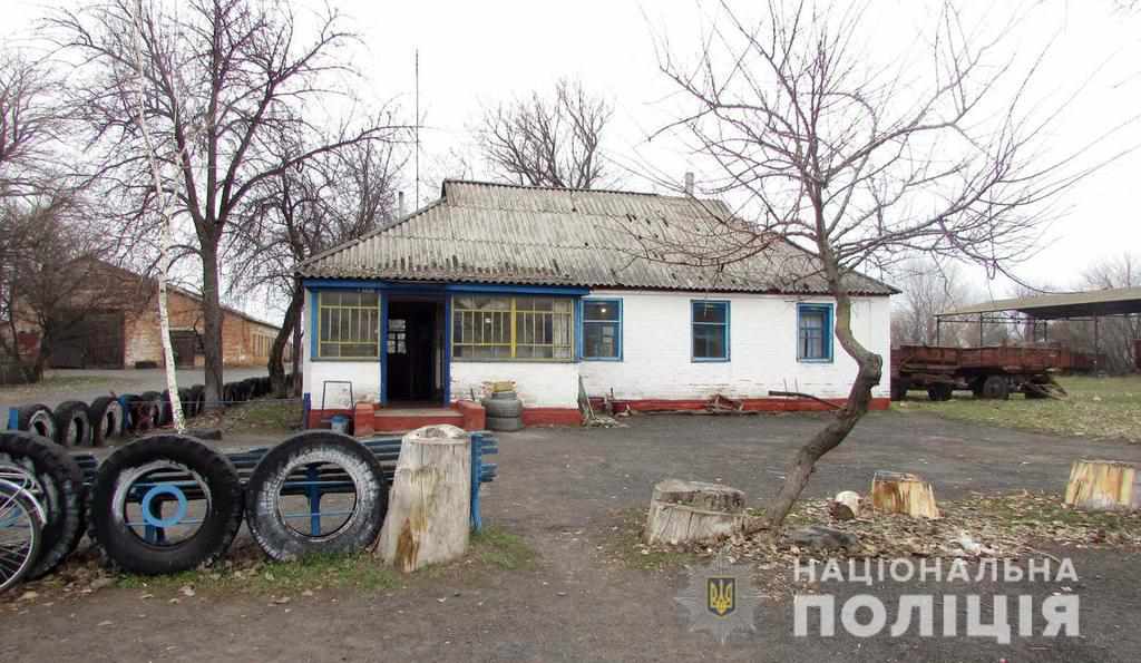 На Полтавщині на території тракторної бригади виявили тіло: поліція шукає вбивцю