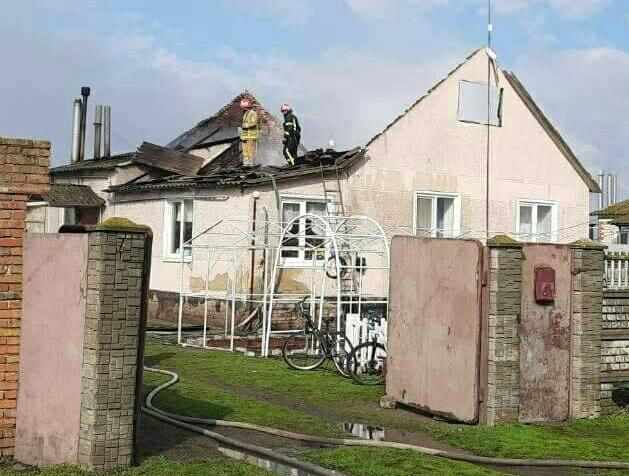 Під Полтавою ледь не згорів будинок багатодітної родини