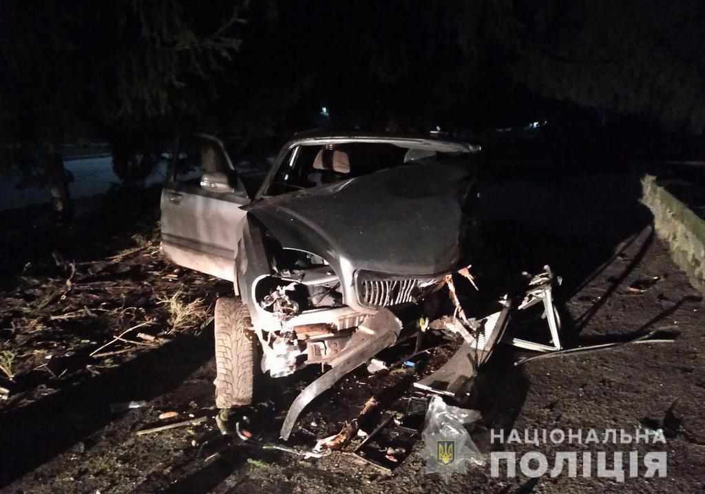 На Полтавщині водій врізався в дерево, зіткнення закінчилося летально