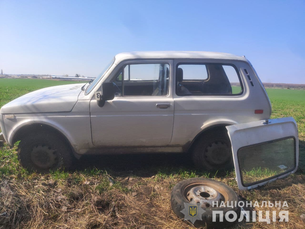 На Полтавщині двоє украли авто й покинули в лісі. ФОТО