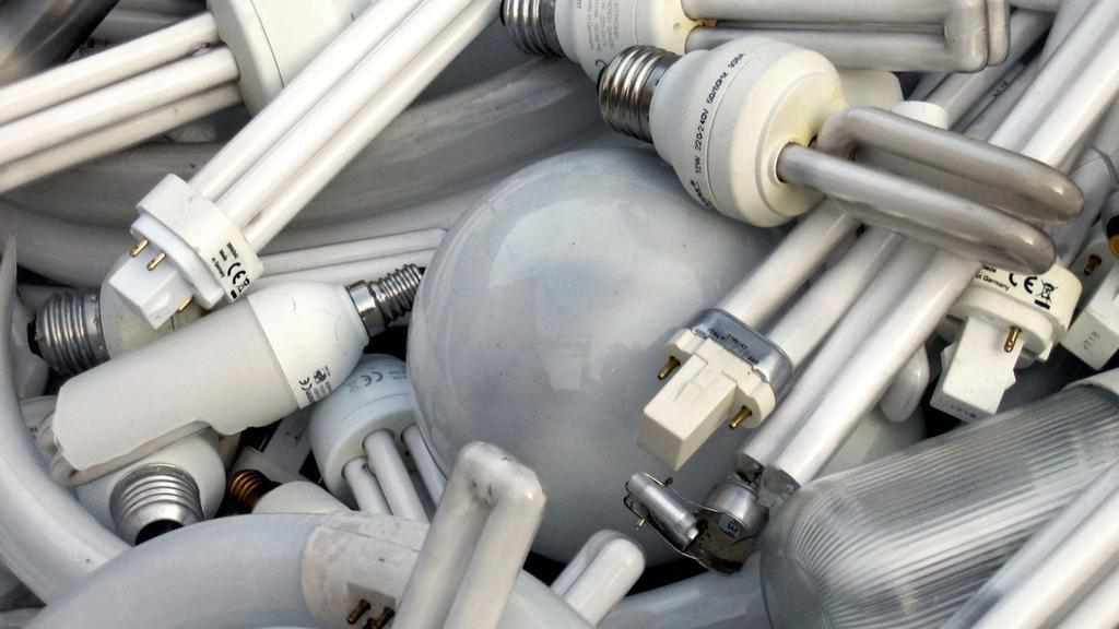 У Полтаві виявили склад небезпечних ртутних ламп, а утилізувати ніде