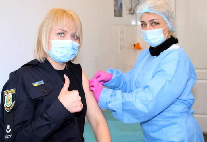 Від коронавірусу на Полтавщині вакцинувалося понад 100 поліцейських 