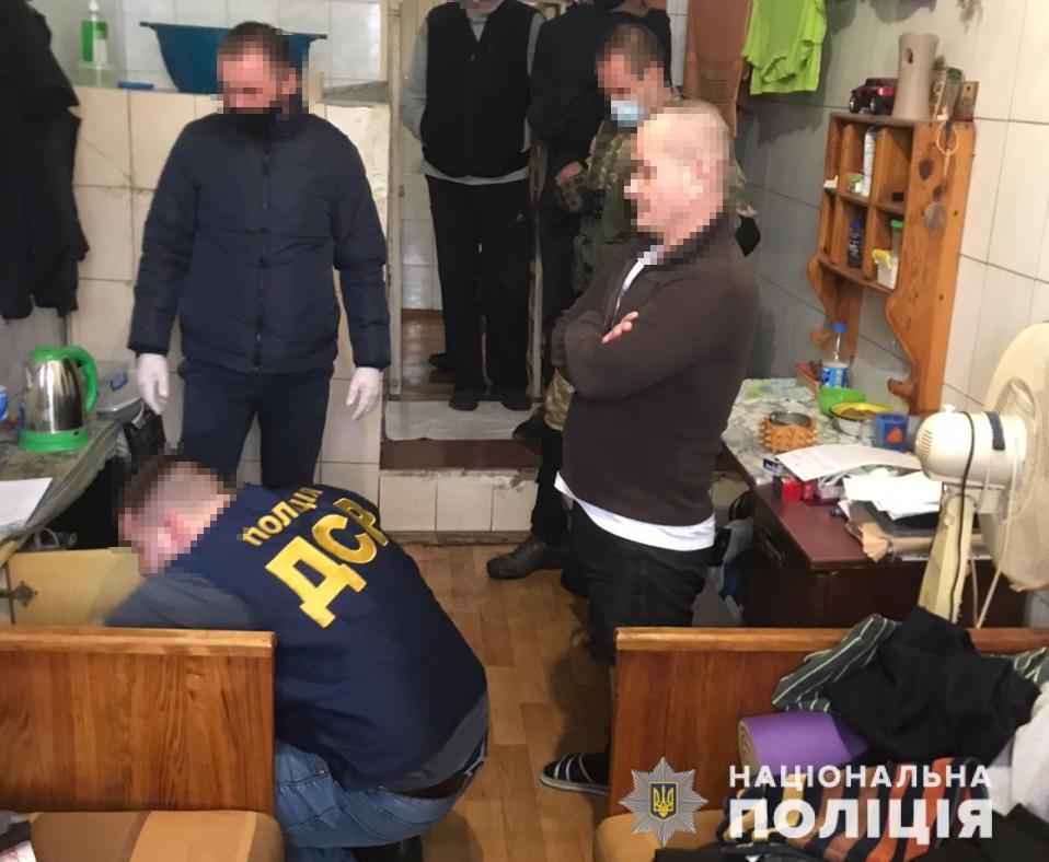 Смотрящому та авторитету Полтавського СІЗО повідомили підозри: підсудні вибивали гроші та коїли інші злочини
