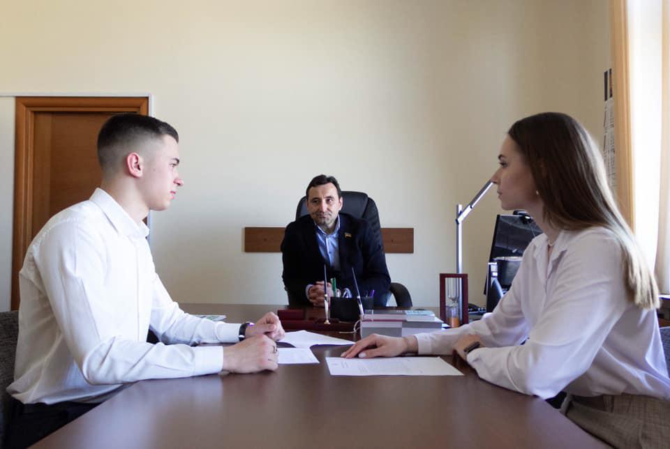 У Полтавській обласні раді помічниками депутатів беруть студентів