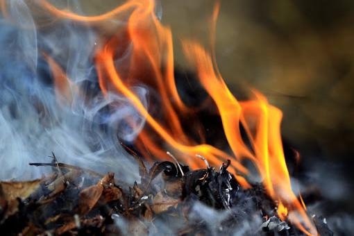 На Полтавщині під час спалювання сміття загинула пенсіонерка