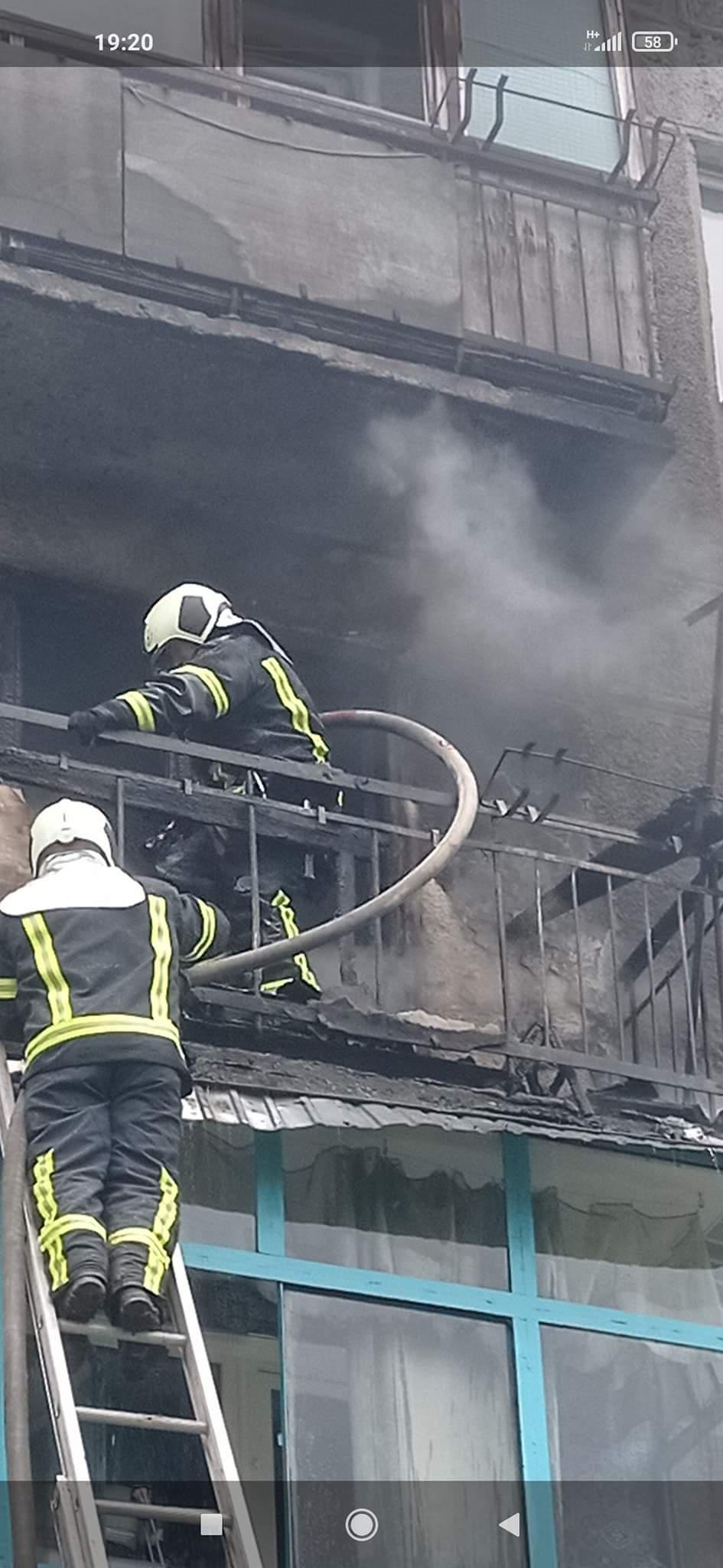 Пожежа у Полтаві: горіла квартира, поки чоловік ходив у магазин. ФОТО 