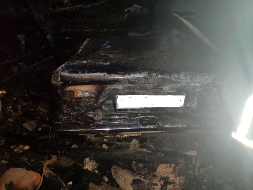 На Полтавщині згорів гараж з автомобілем. ФОТО