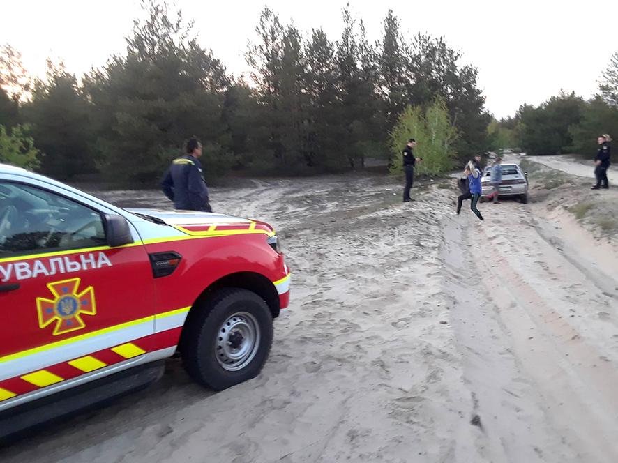 У лісі на Полтавщині заблукали п’ятеро людей, коли їхня машина застрягла