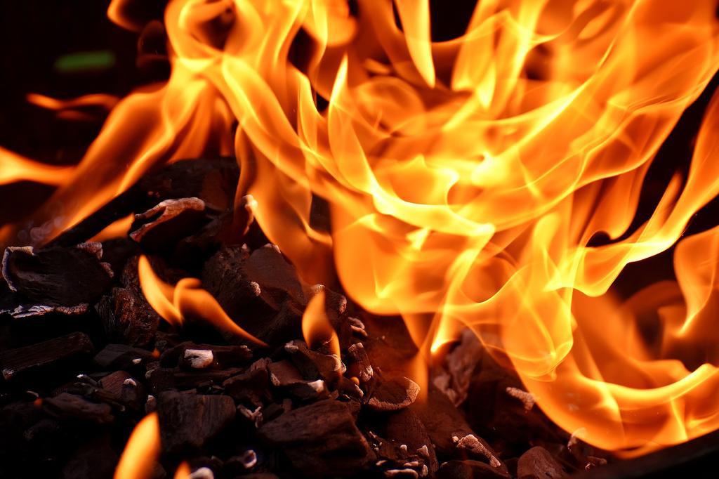 Пожежа в Кременчуці: у людей згоріло домашнє майно та пошкоджені два лічильники
