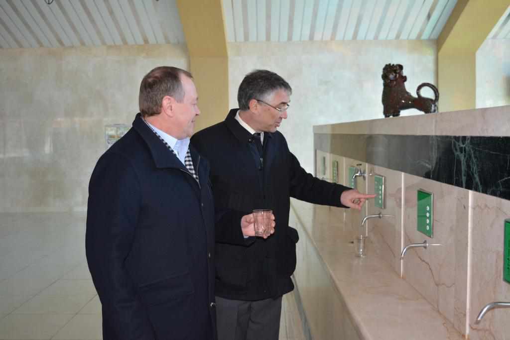 Посол Канади в Україні побував на миргородському заводі мінеральних вод