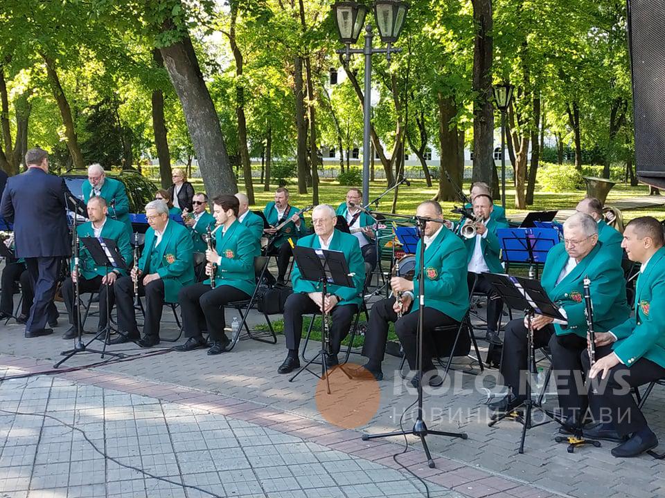 У Полтаві до Дня Європи виступив духовий оркестр «Полтава»
