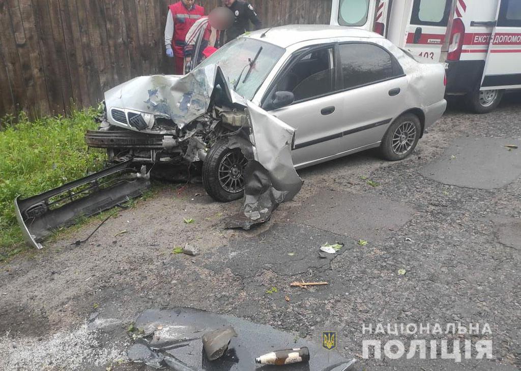 Нетверезий водій на Полтавщини врізався в дерево: двоє потерпілих