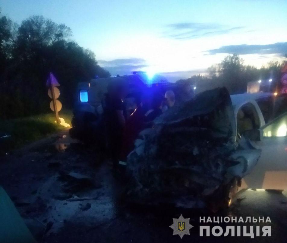 Зіткнулись три автомобілі: у ДТП на Полтавщині постраждали троє людей