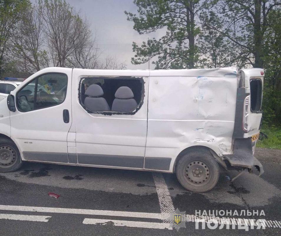 На трасі Київ-Харків на Полтавщині зіткнулися вантажівка і мікроавтобус 