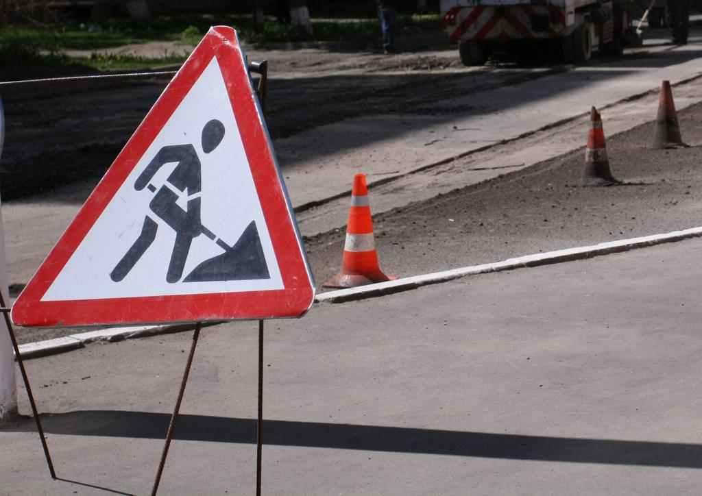 У Полтаві вже звична практика: асфальтувати лише в калюжі
