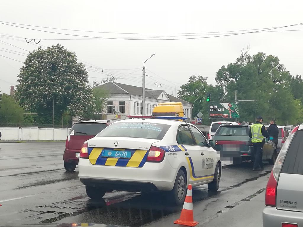 ДТП на Бірюзова у Полтаві: зіткнулись два легковики. ФОТО