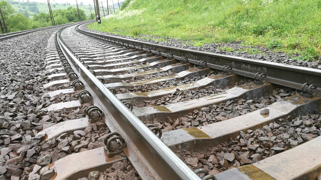 На Полтавщині потяг збив чоловіка, що переходив залізничну колію. ВІДЕО