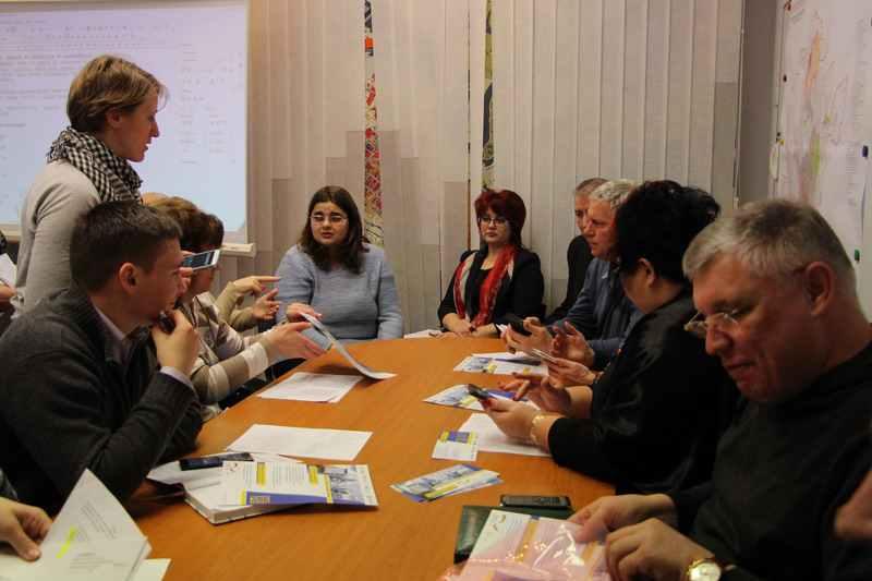 Для слабобачучих і слабочуючих полтавців на зупинках встановлять спеціальні знаки та світлофори