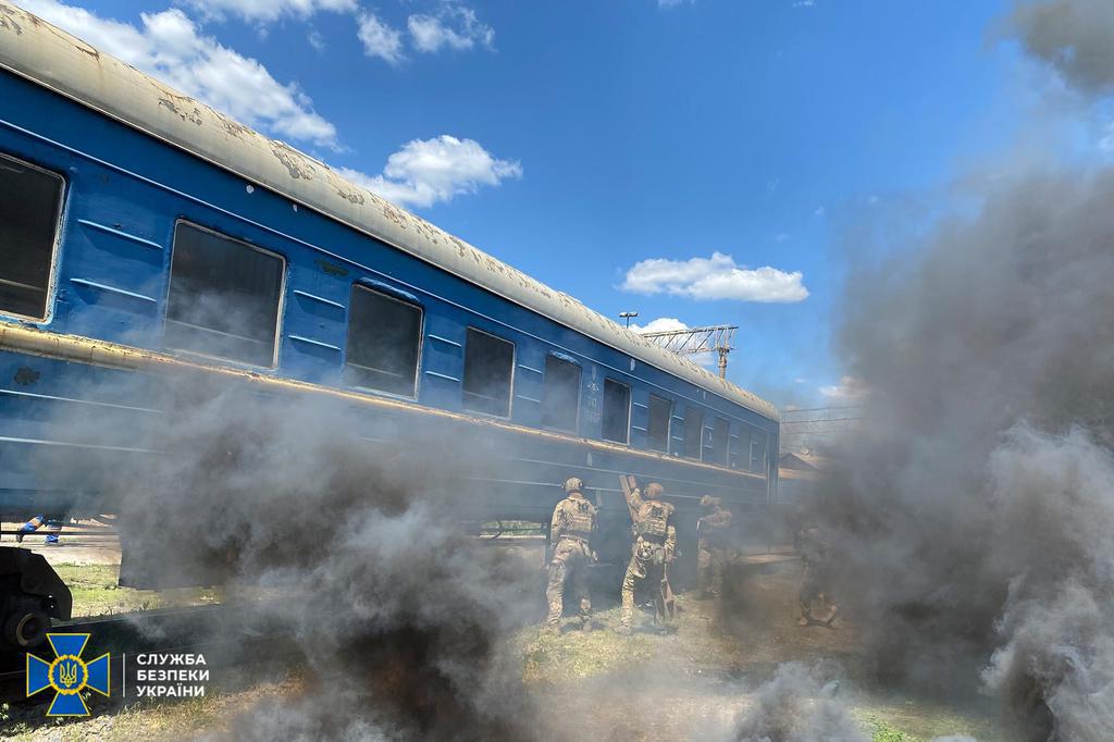 Знешкодження вибухівки та пошук терористів: на Полтавщині СБУ провела навчання. ФОТО