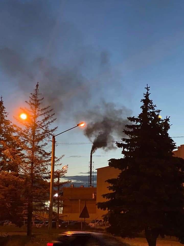 У Полтаві на підприємстві палять шини: люди обурюються – влада шукає власника труби. ВІДЕО