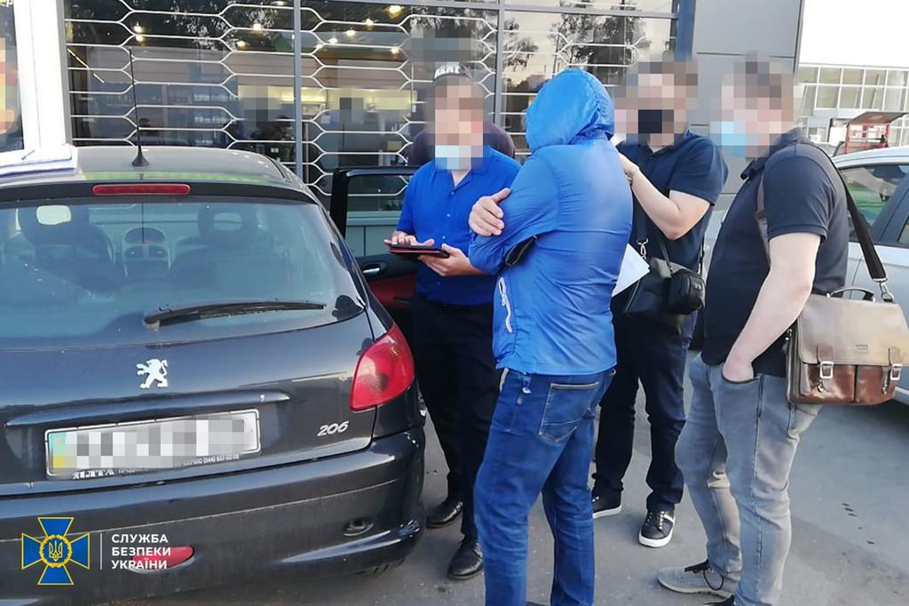 Майже два мільйони гривень застави призначили киянину, який за 200 тисяч доларів «продавав» посаду