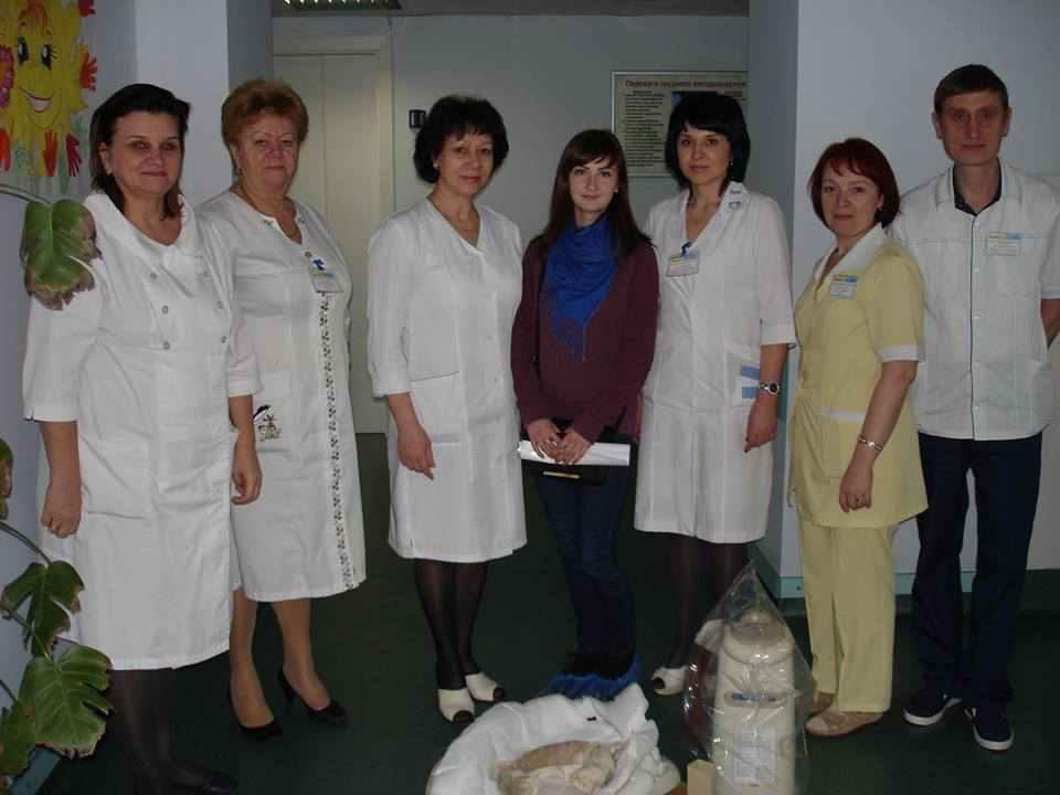 Полтавські волонтери купили в перинатальний центр крісло-качалку