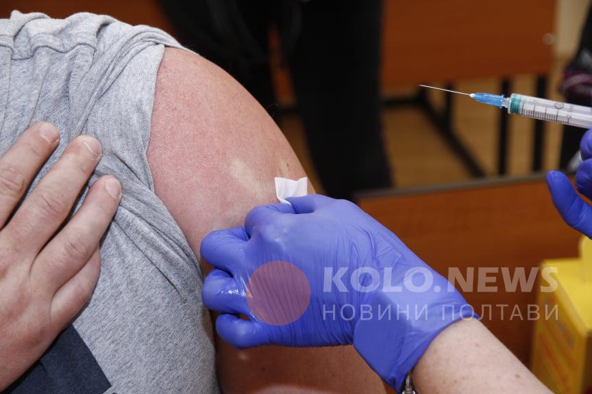 «Не одноразова акція»: як на Полтавщині проходить масова вакцинація від  COVID-19, чи є міста-аутсайдери