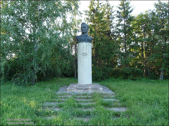 У селі на Полтавщині демонтували пам’ятник більшовику й передали до музею