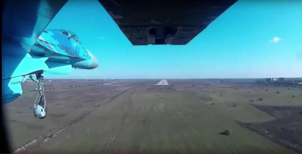 Український льотчик показав вищий пілотаж на винищувачі. ВІДЕО