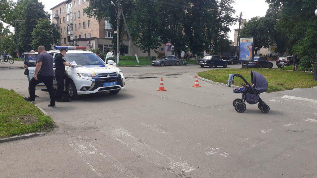 На Полтавщині вантажівка збила дівчину з немовлям на руках. ФОТО