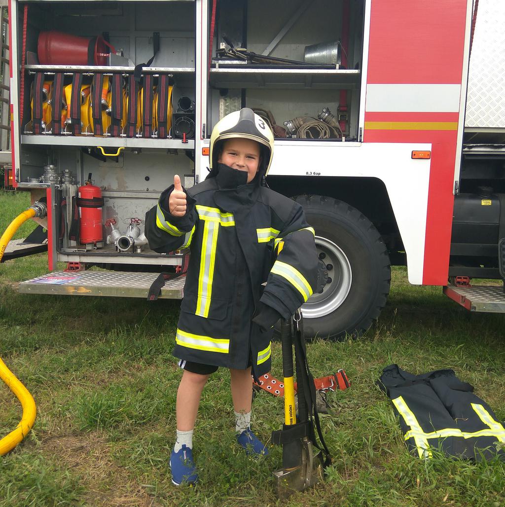 У Полтаві рятувальники розповіли дітям про безпечний відпочинок влітку. ФОТО