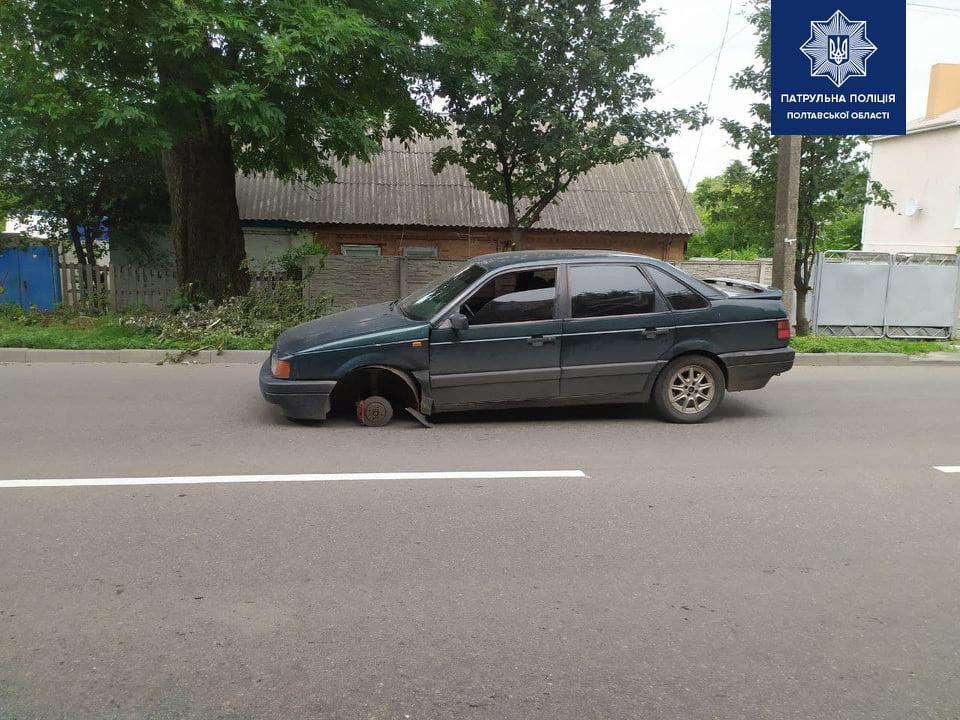 У Полтаві в авто на ходу відпало колесо та врізалося в інший автомобіль. ВІДЕО